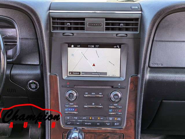 Used 2017 Lincoln Navigator Select image 24