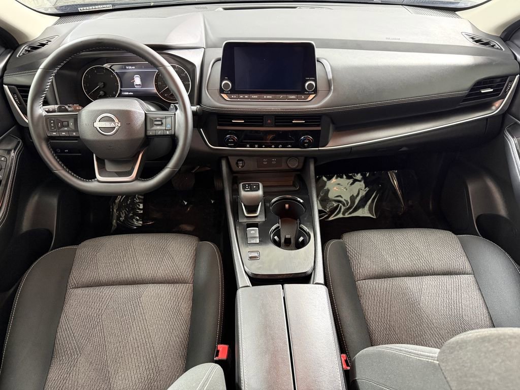 Used 2025 Nissan Rogue SV image 10