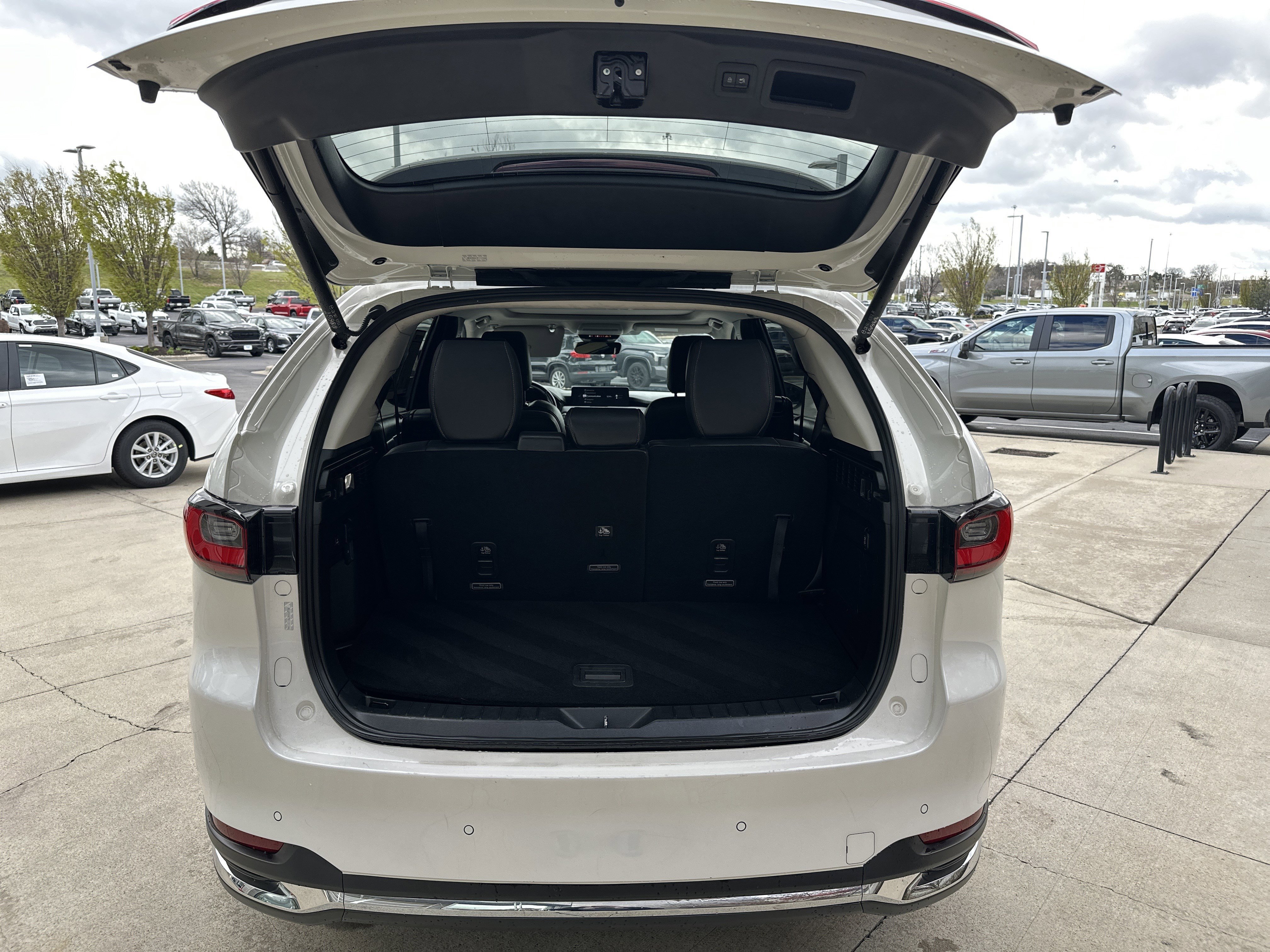 Used 2024 MAZDA CX-90 Plug-In Hybrid w/ Premium Pkg image 30