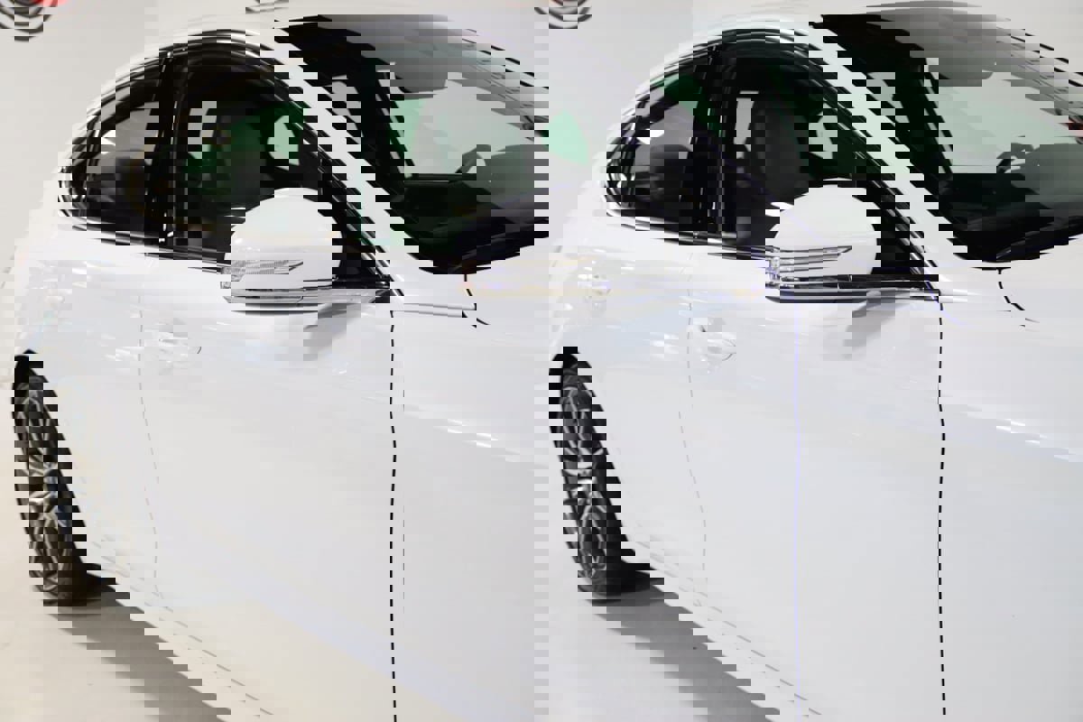 Used 2024 Genesis G70 2.5T image 7