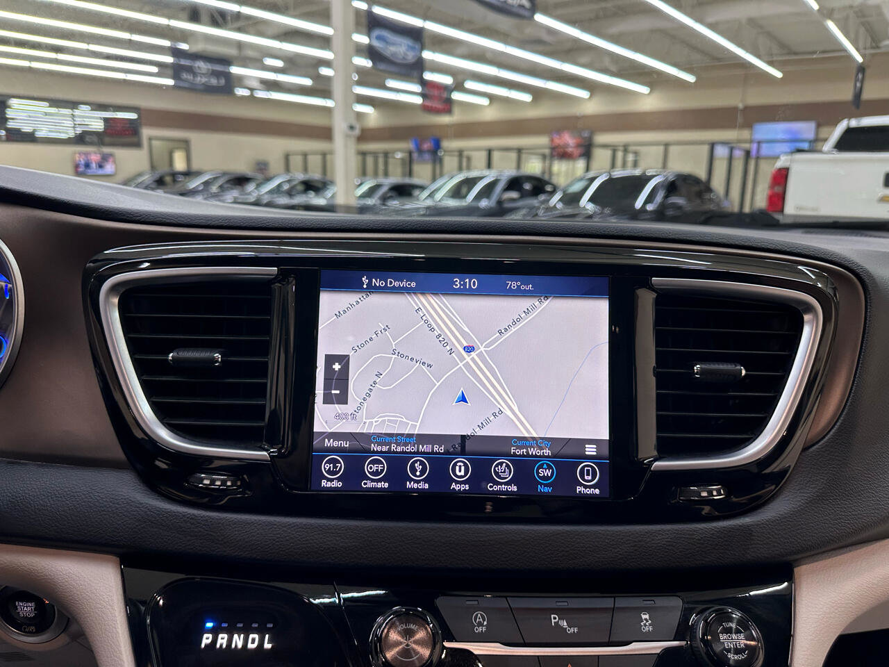 Used 2018 Chrysler Pacifica Touring-L Plus image 27