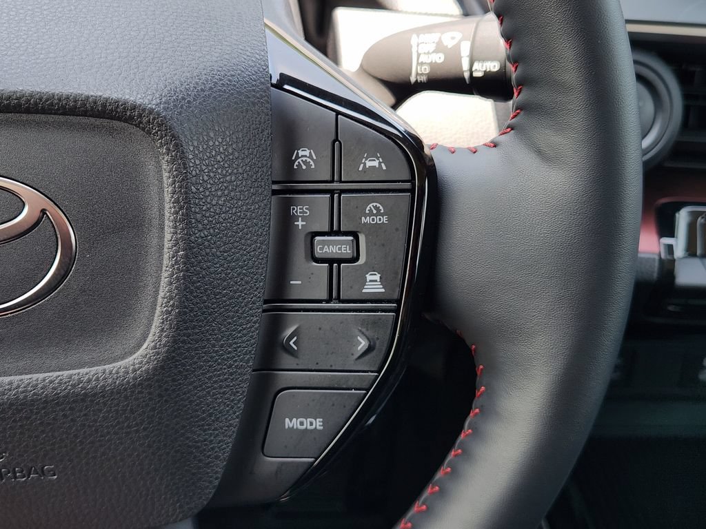 Used 2025 Toyota Prius Plug-In Hybrid FWD image 30