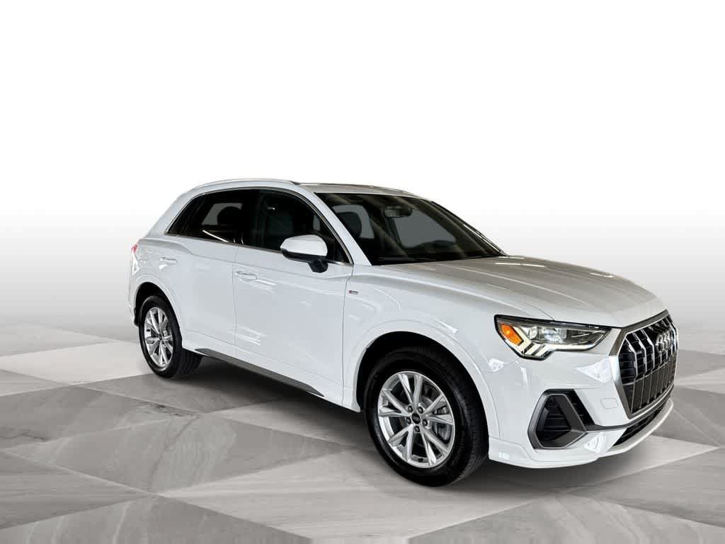 Used 2025 Audi Q3 2.0T Premium w/ Convenience Package AWD/4WD image 2