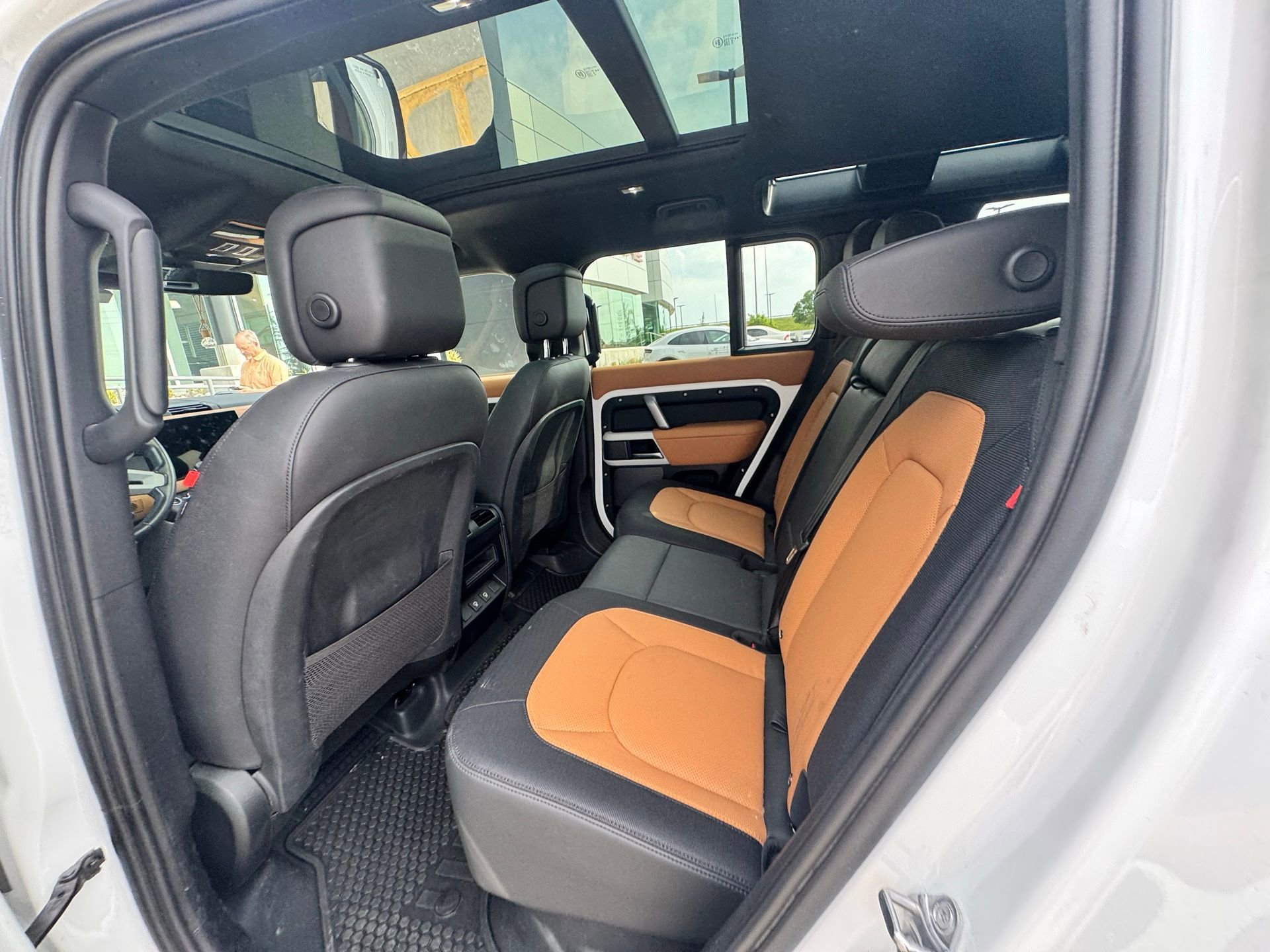 Used 2023 Land Rover Defender 110 X-Dynamic SE image 12