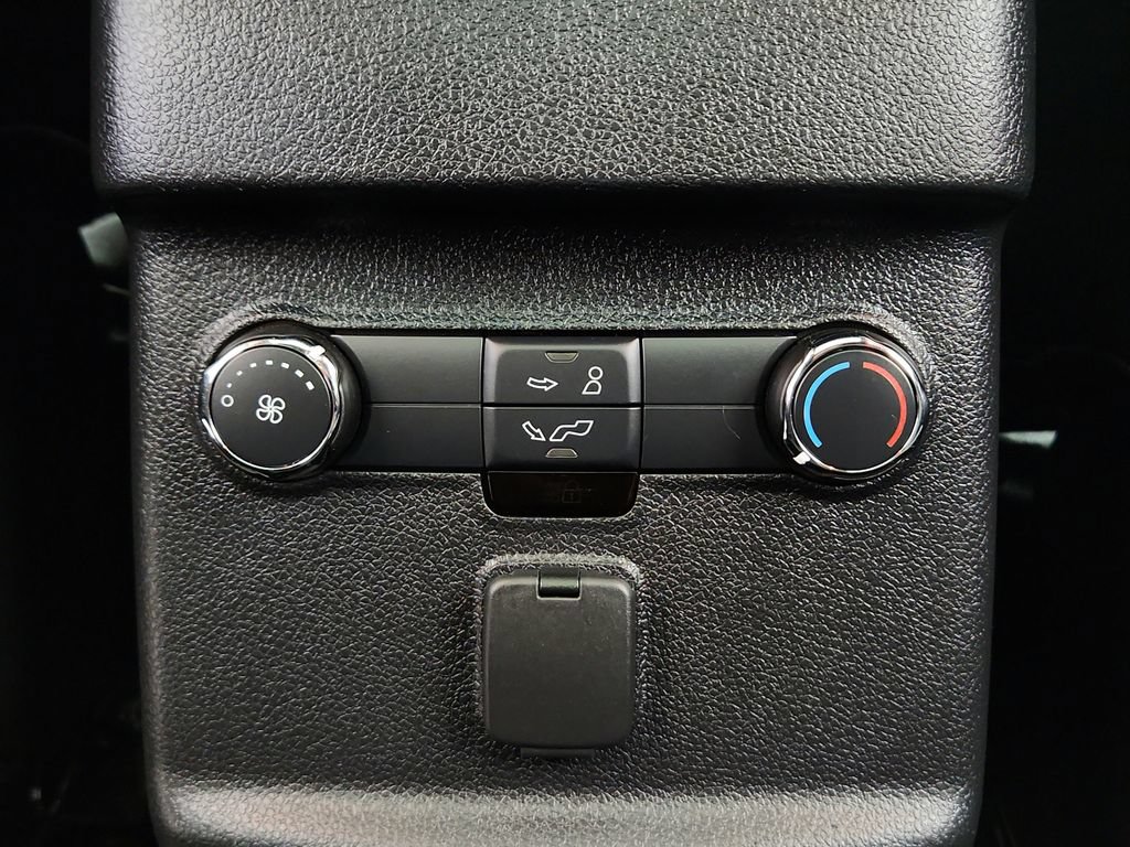 Used 2017 Ford Explorer XLT w/ Equipment Group 202A AWD/4WD image 29