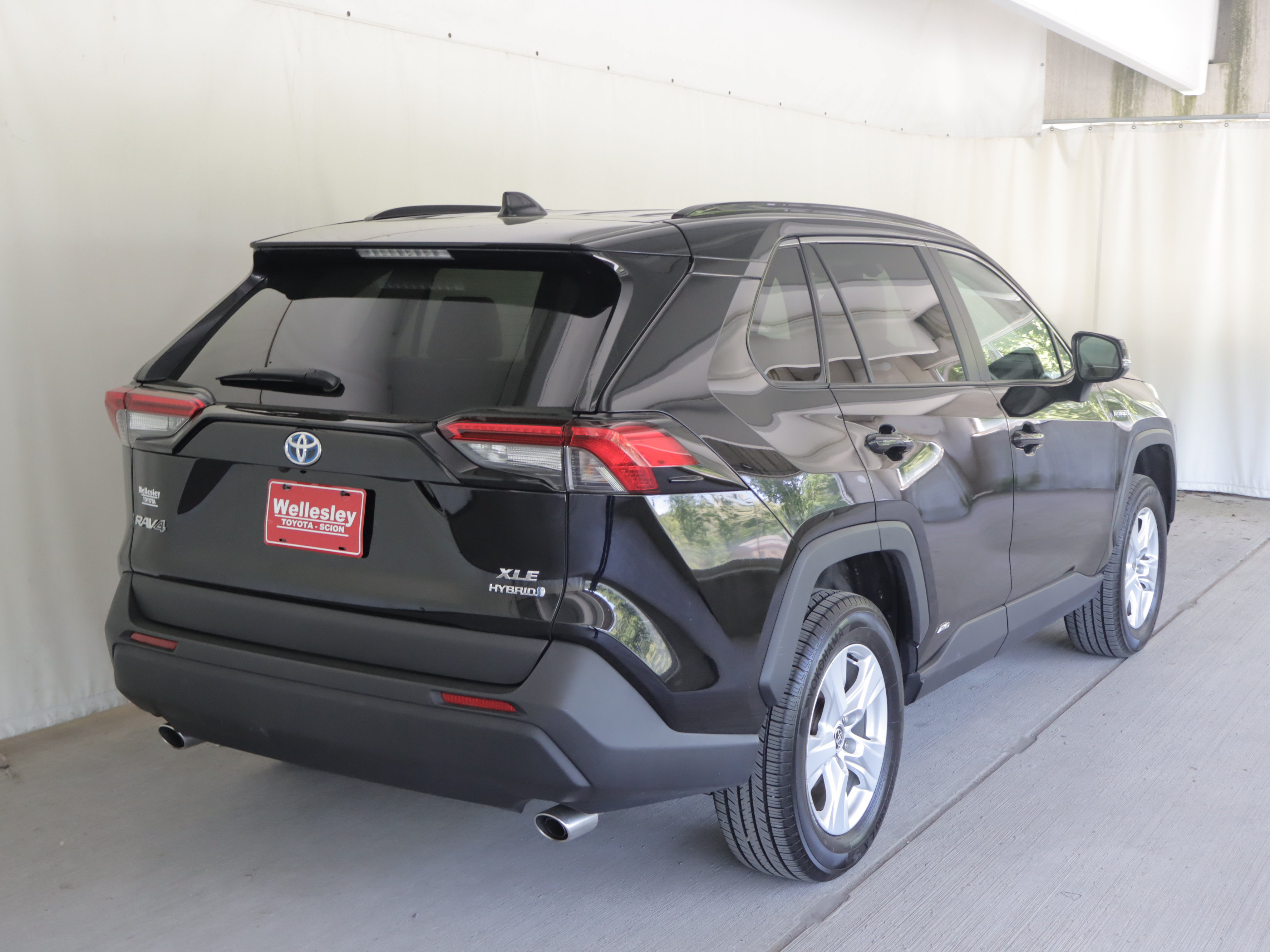 Used 2021 Toyota RAV4 XLE w/ Convenience Package AWD/4WD image 7