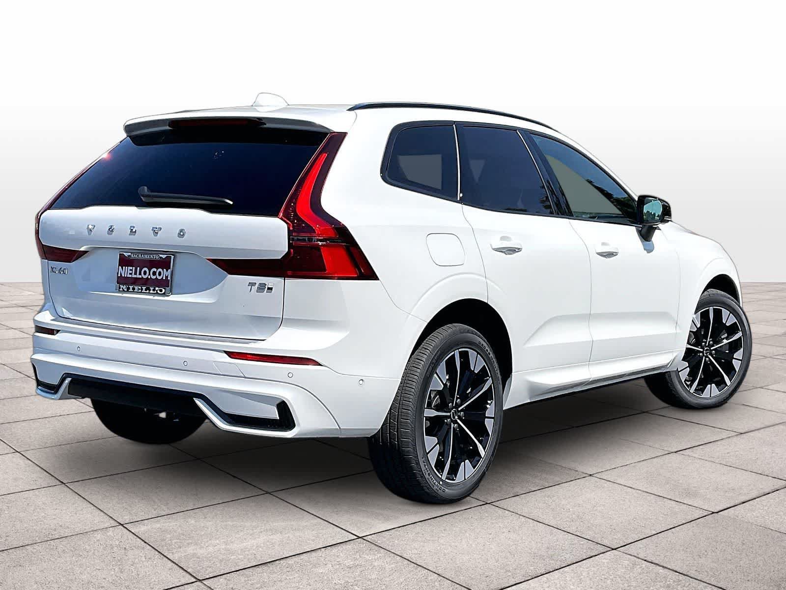 New 2026 Volvo XC60 T8 Plus w/ Climate Package PRO AWD/4WD image 4