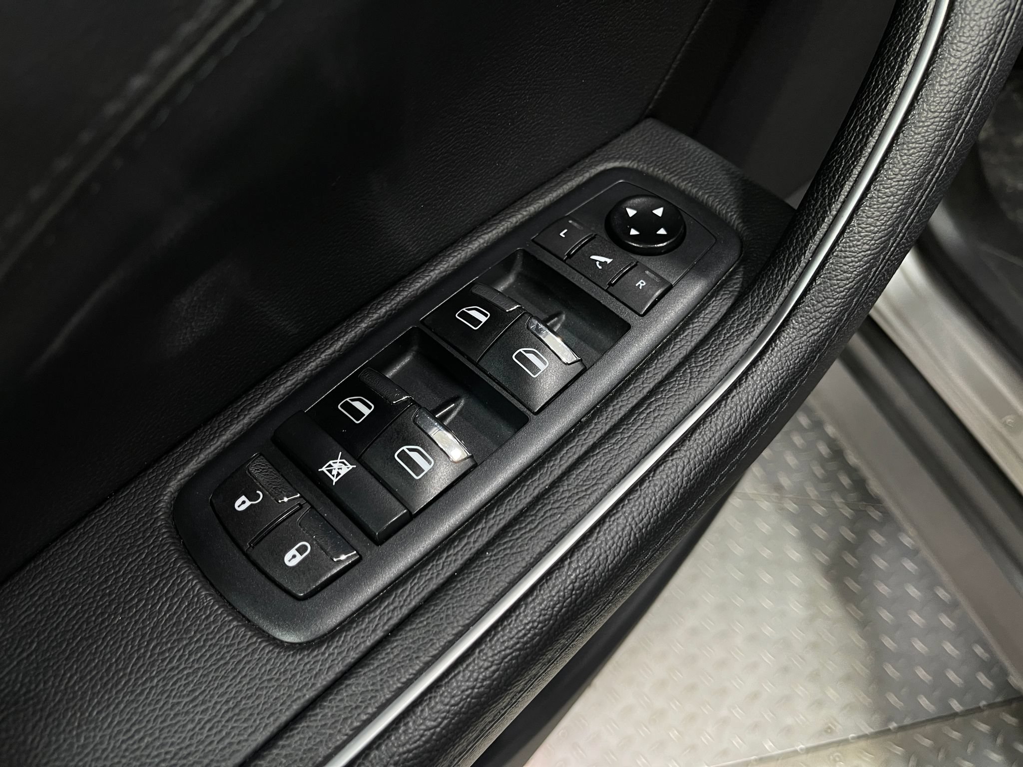 Used 2021 Maserati Levante AWD/4WD image 16