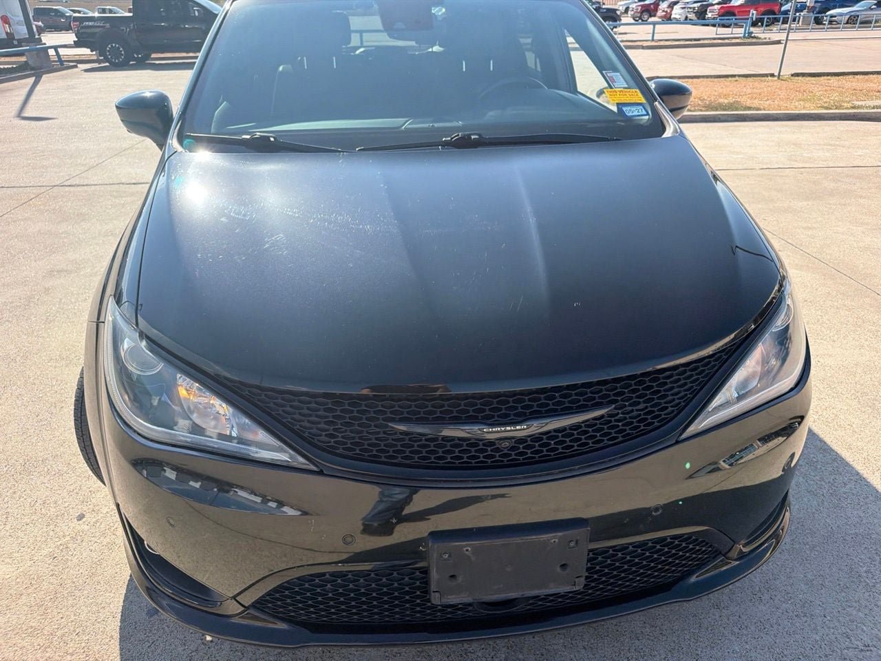 Used 2019 Chrysler Pacifica Touring-L Plus w/ Advanced Safetytec Group FWD image 22