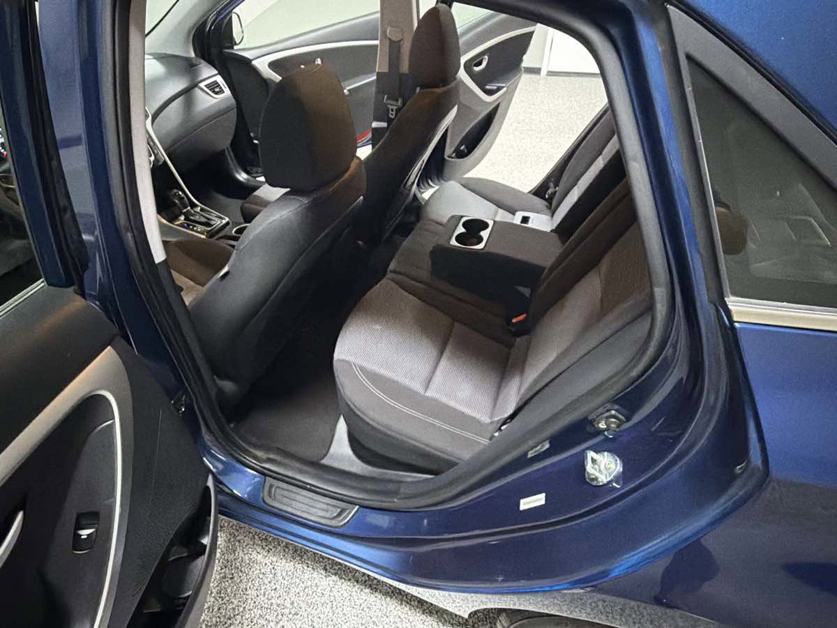 Used 2015 Hyundai Elantra GT FWD image 23