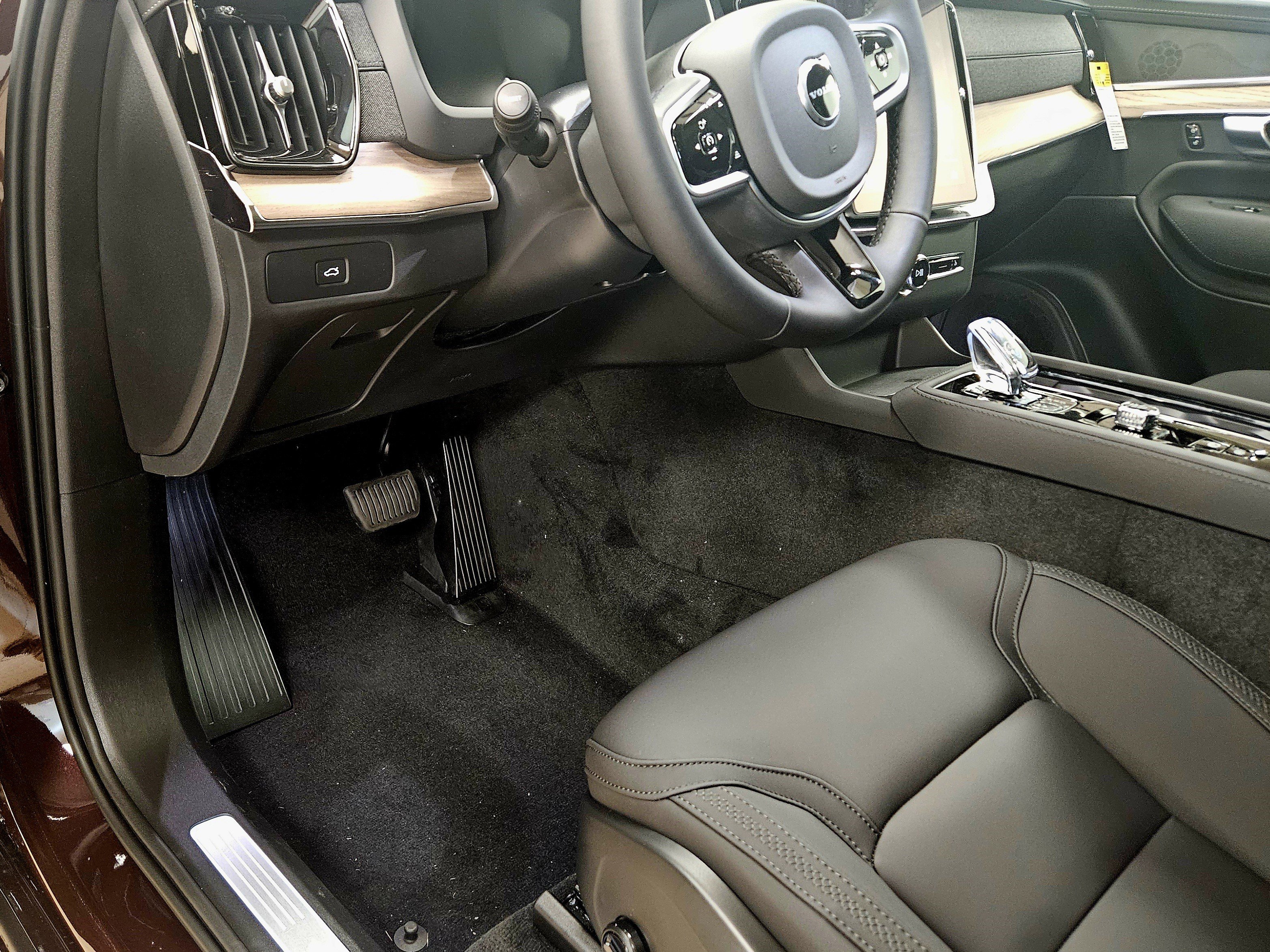 New 2026 Volvo XC90 B5 Core w/ Protection Package Premier image 45