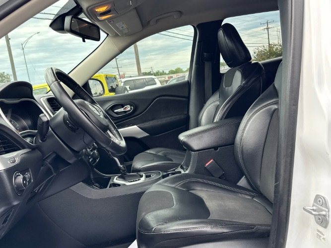 Used 2018 Jeep Cherokee Latitude Plus FWD image 17
