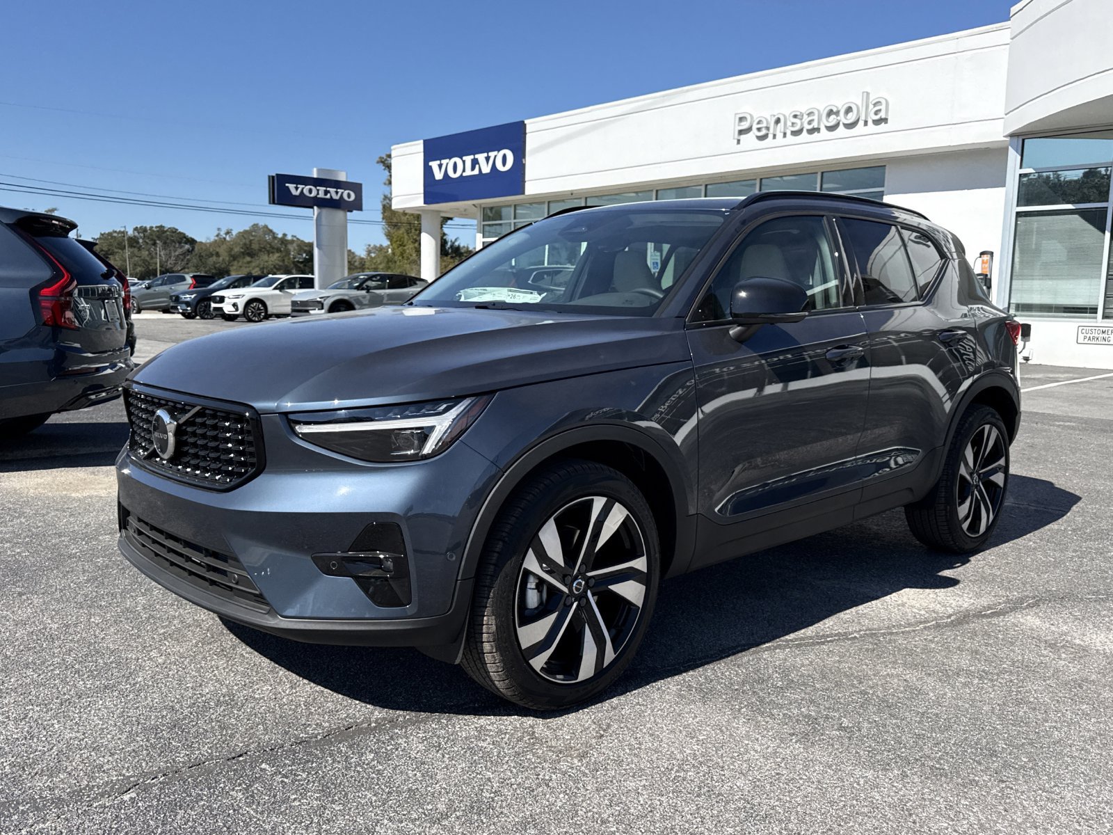 New 2026 Volvo XC40 B5 Ultra w/ Protection Package Premier AWD/4WD image 1