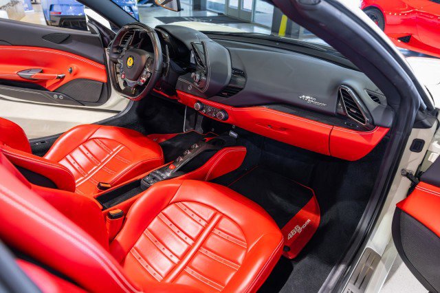 Used 2018 Ferrari 488 Spider image 28