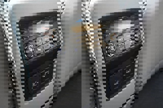 Used 2021 GMC Acadia SLT w/ Technology Package image 28