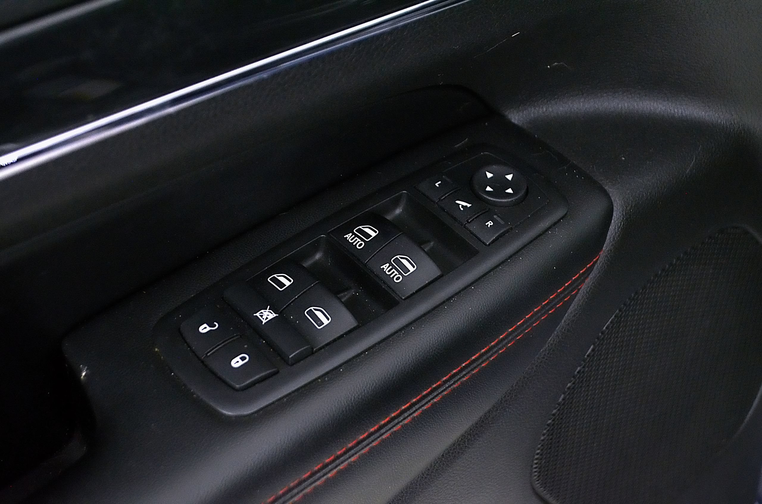 Used 2018 Jeep Grand Cherokee Trailhawk w/ Trailhawk Luxury Group AWD/4WD image 17