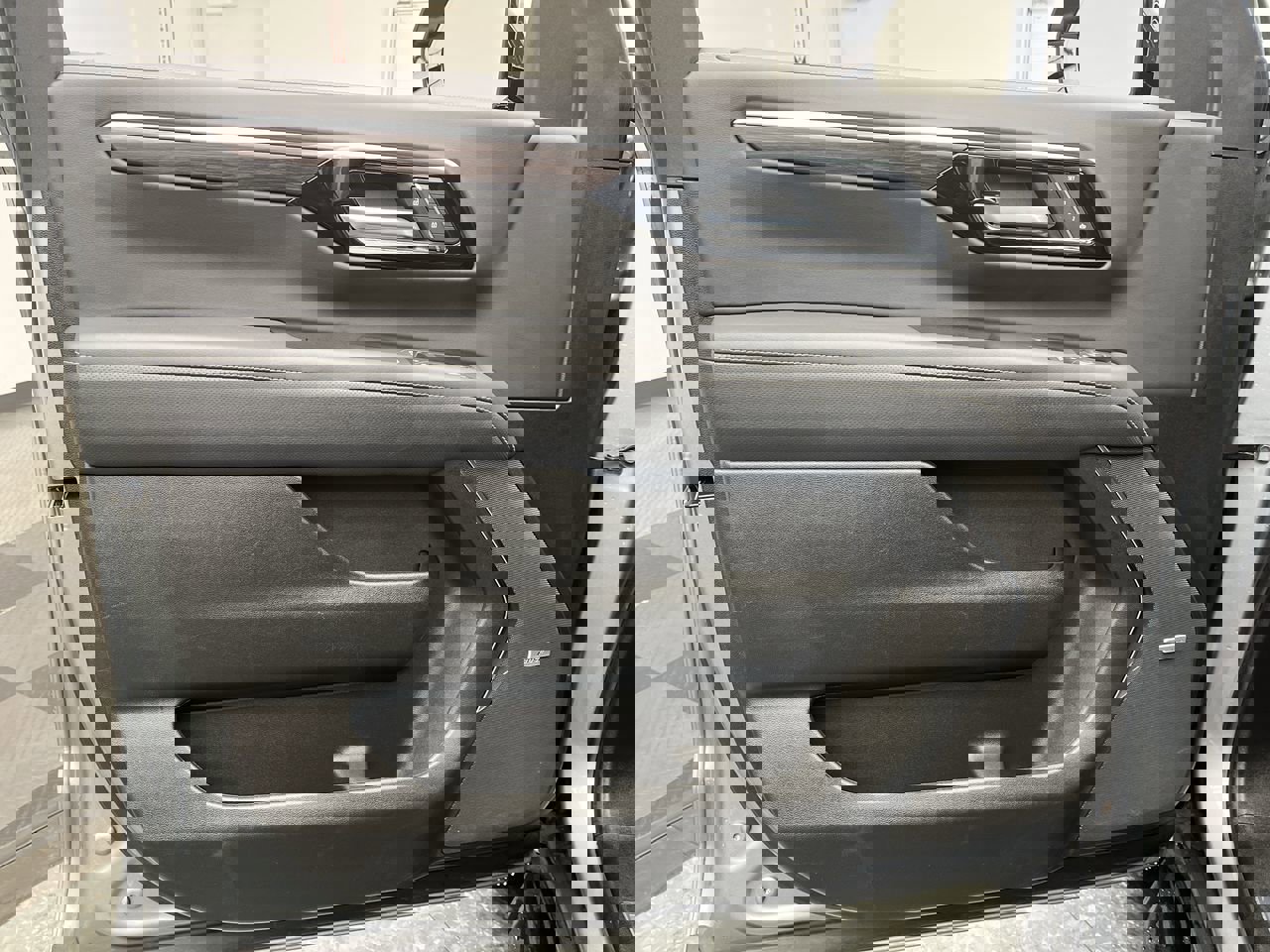 Certified 2025 Chevrolet Suburban Premier w/ Sun And Tow Package AWD/4WD image 8