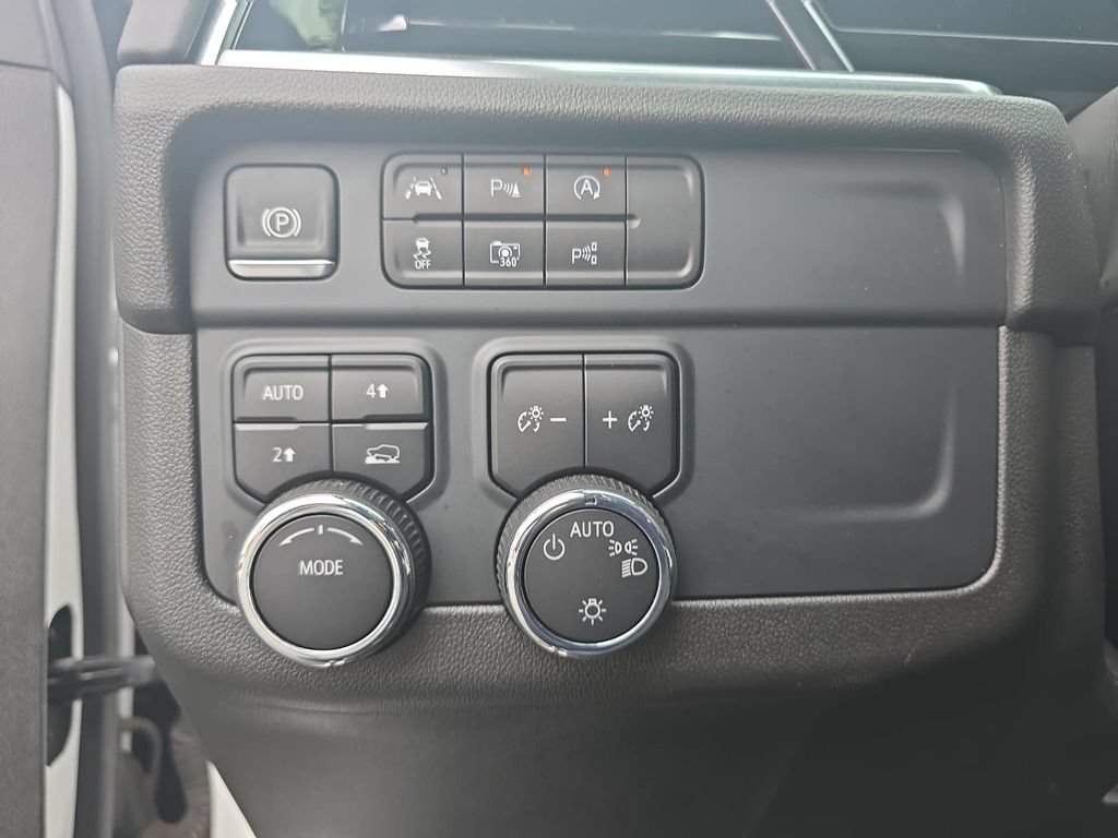 Used 2025 Chevrolet Tahoe LT AWD/4WD image 28