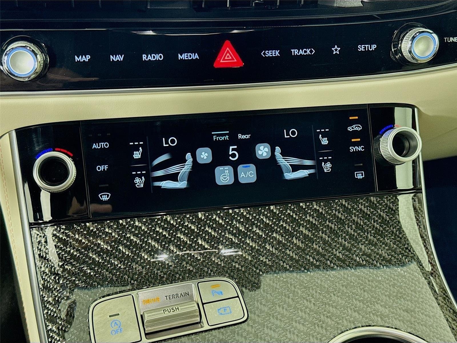 Certified 2026 Genesis GV70 3.5T Sport Prestige AWD/4WD image 18