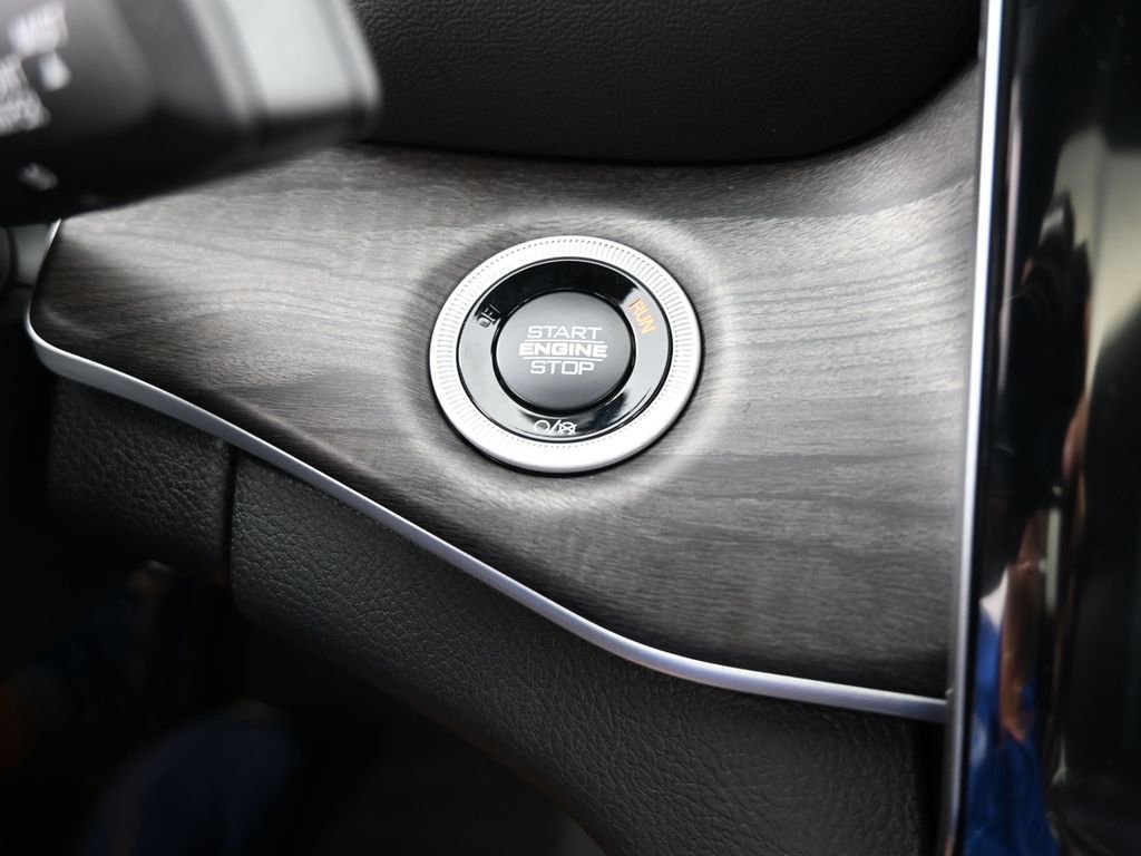 Used 2025 Jeep Grand Cherokee Limited image 24