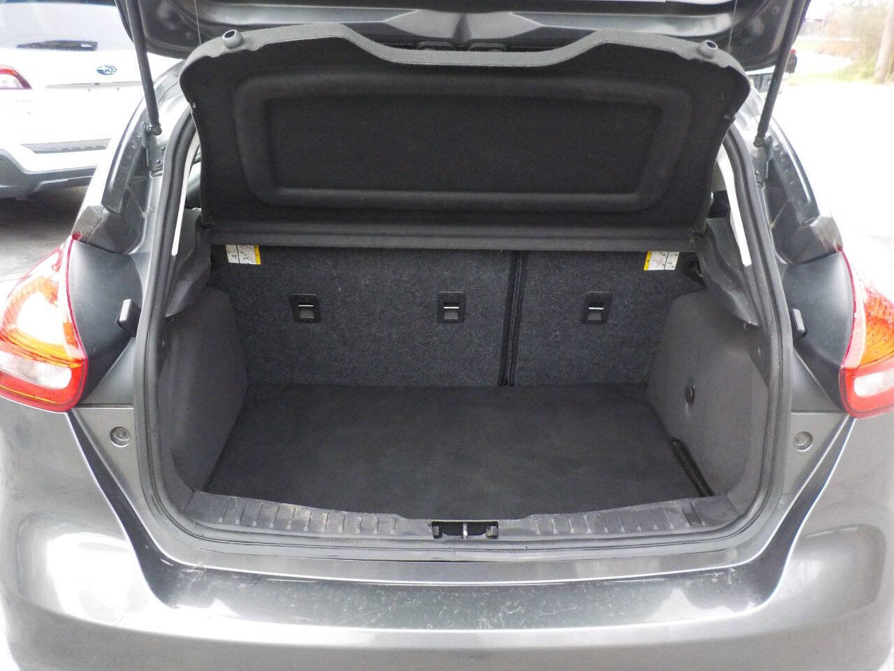 Used 2015 Ford Focus SE w/ SE Sport Package image 13