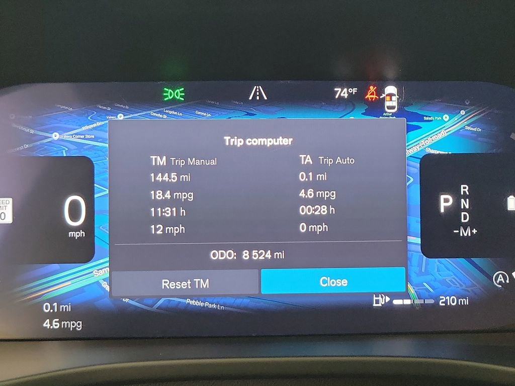 Used 2025 Volvo XC40 B5 Plus image 27