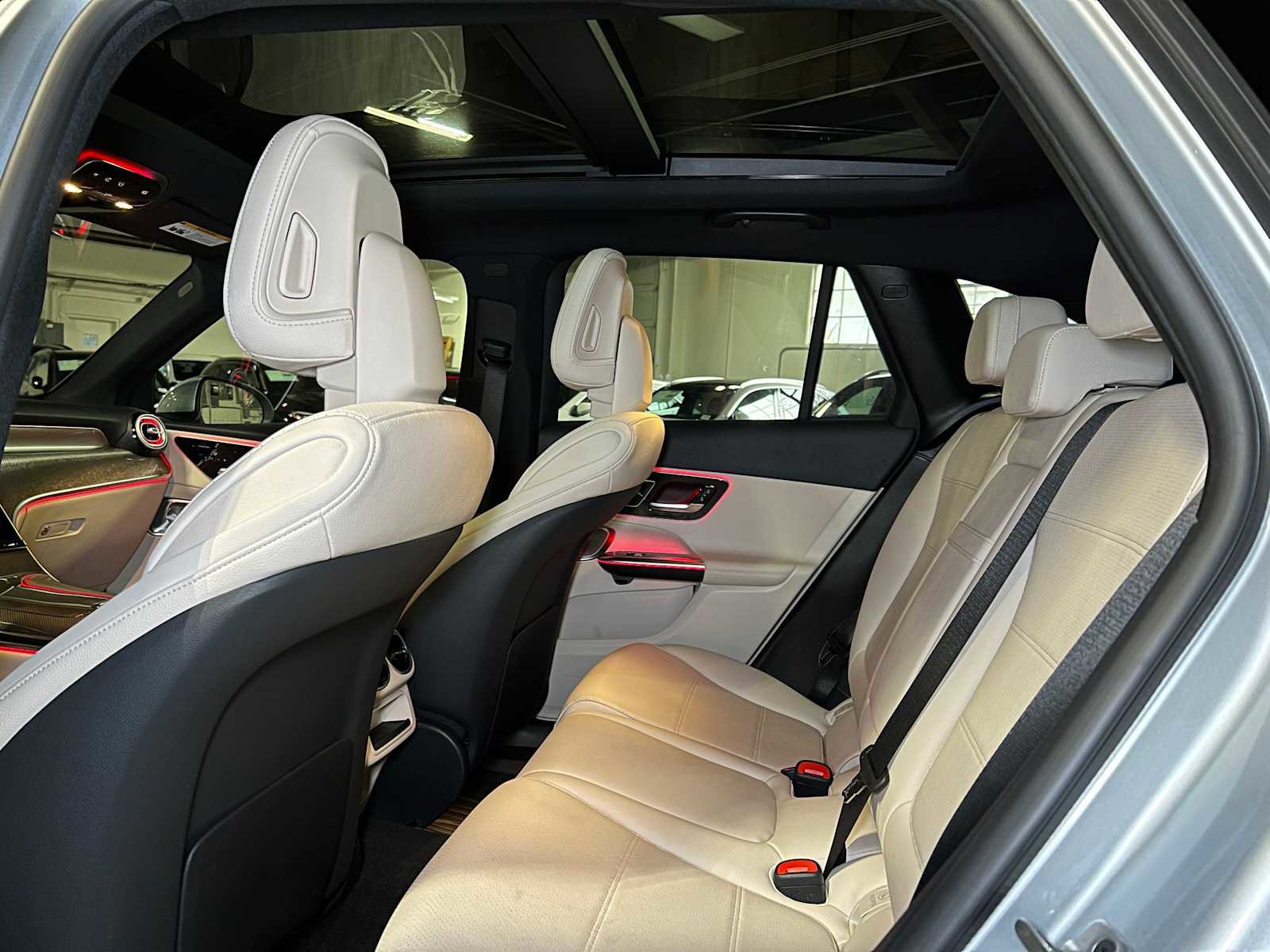 Used 2025 Mercedes-Benz GLC 300 4MATIC image 18