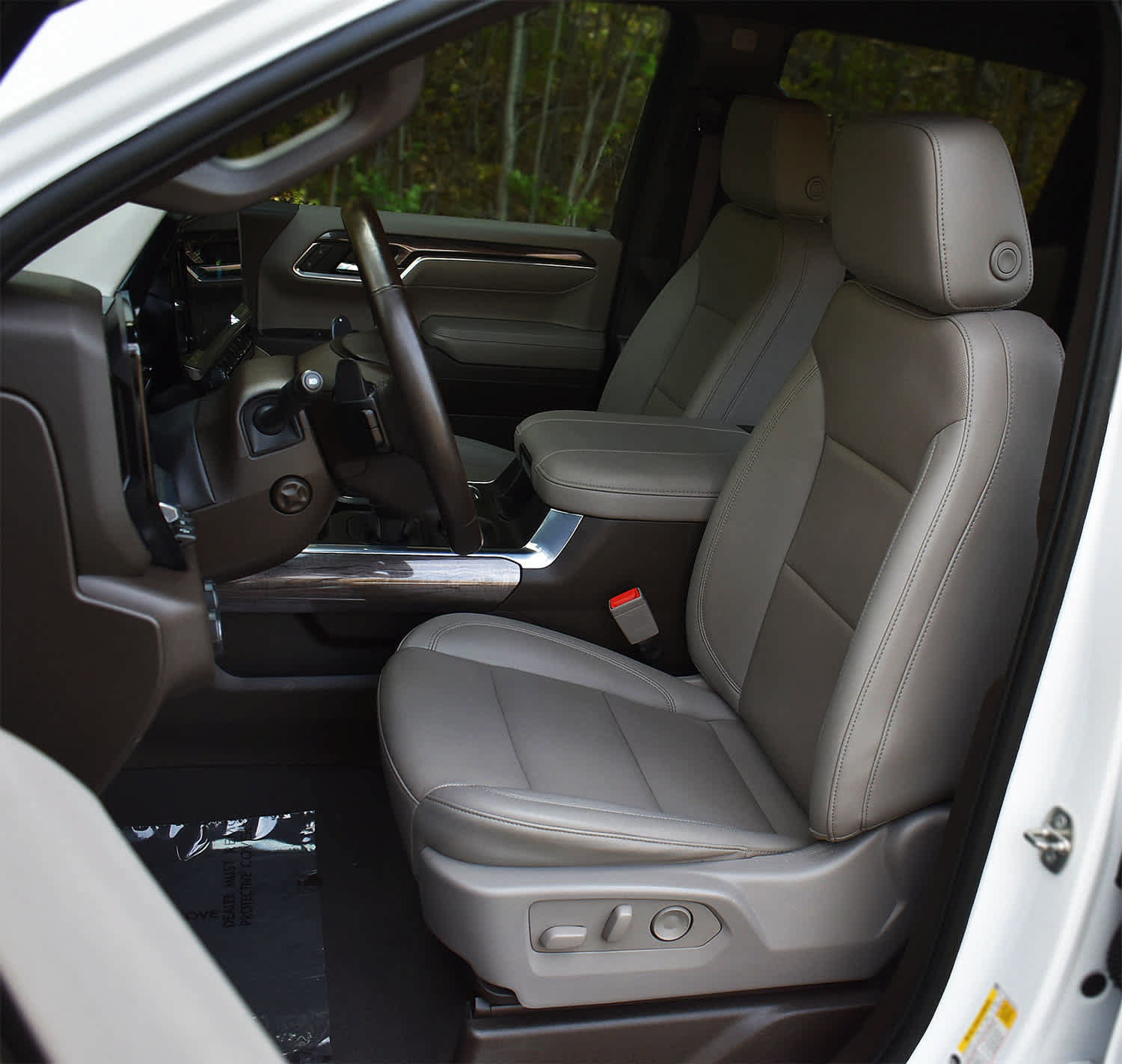 Used 2024 Chevrolet Silverado 1500 LTZ w/ Technology Package AWD/4WD image 11