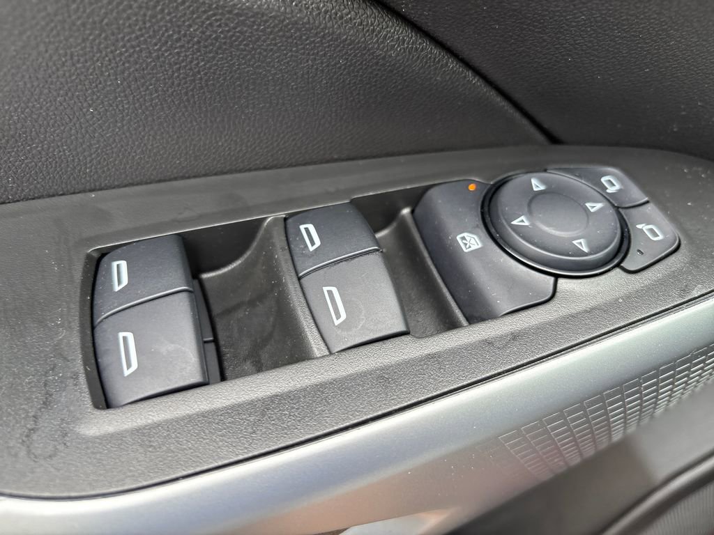 Certified 2025 Chevrolet Trax LS FWD image 12