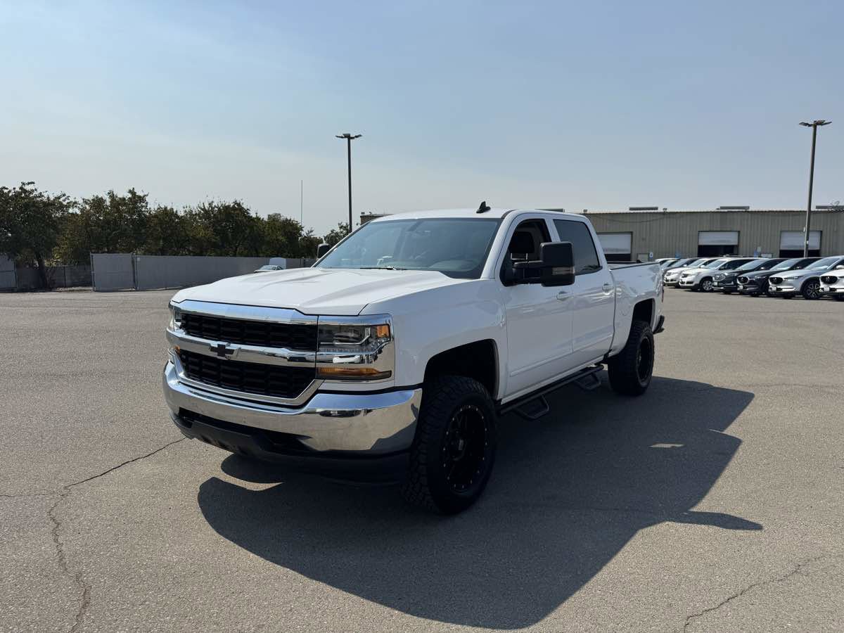 Used 2018 Chevrolet Silverado 1500 LT w/ Trailering Package AWD/4WD image 5