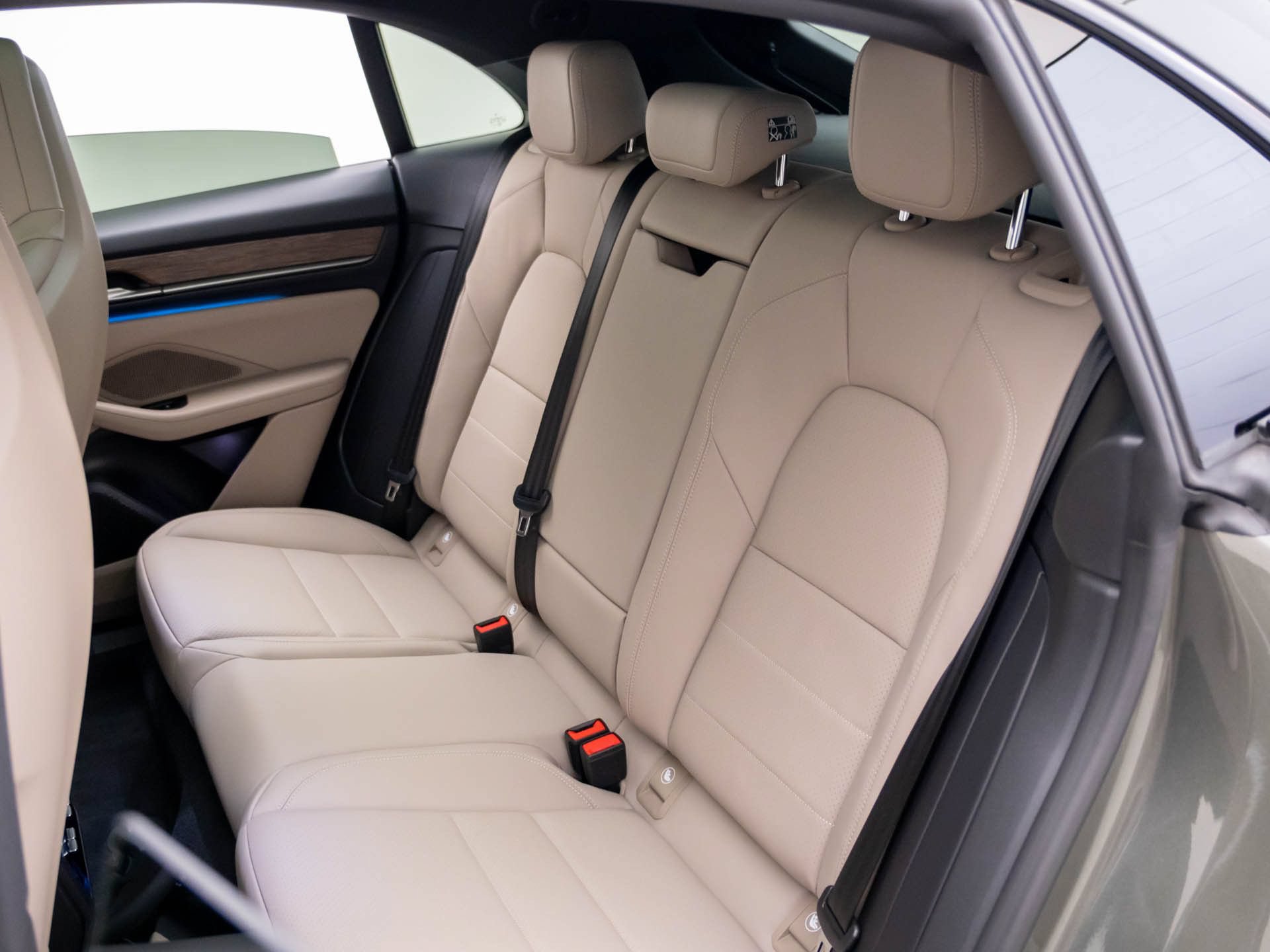 New 2026 Porsche Macan 4 Electric AWD/4WD image 18