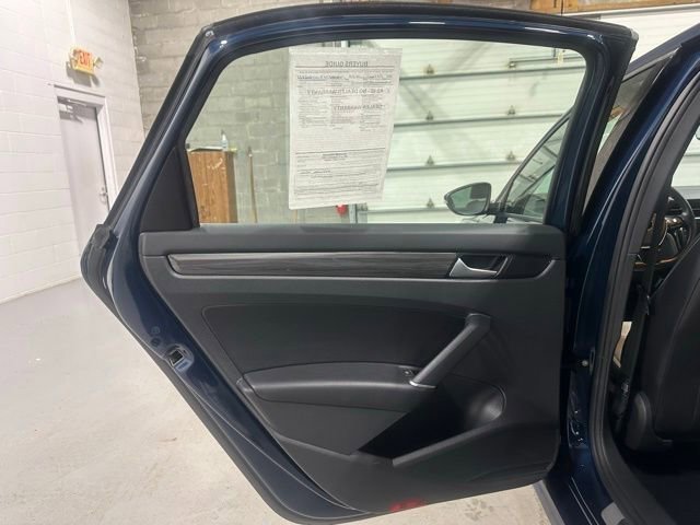 Used 2022 Volkswagen Passat 2.0T R-Line image 12