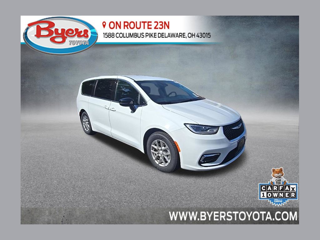 Used 2026 Chrysler Pacifica Select FWD image 1