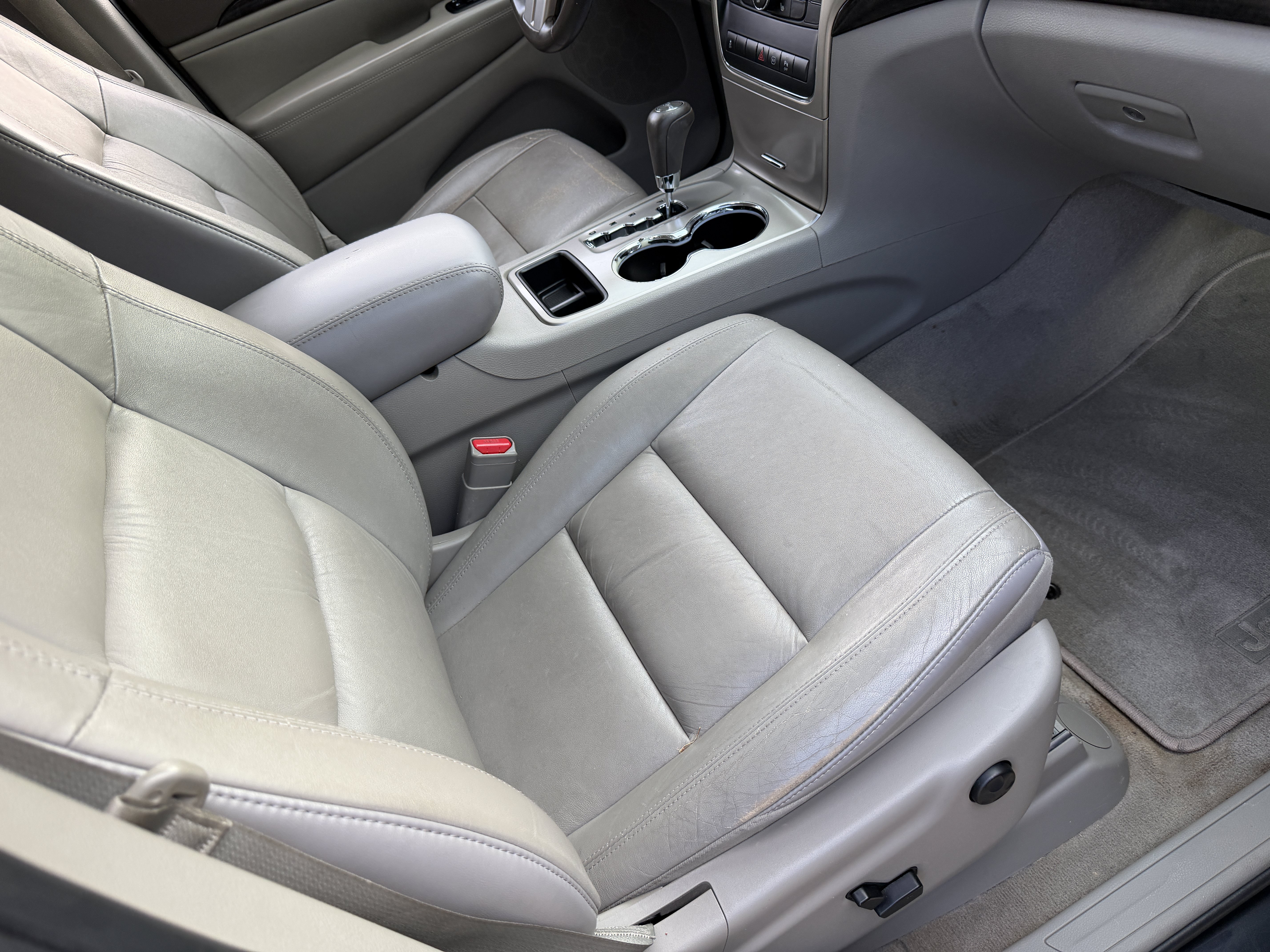 Used 2012 Jeep Grand Cherokee Laredo RWD image 11