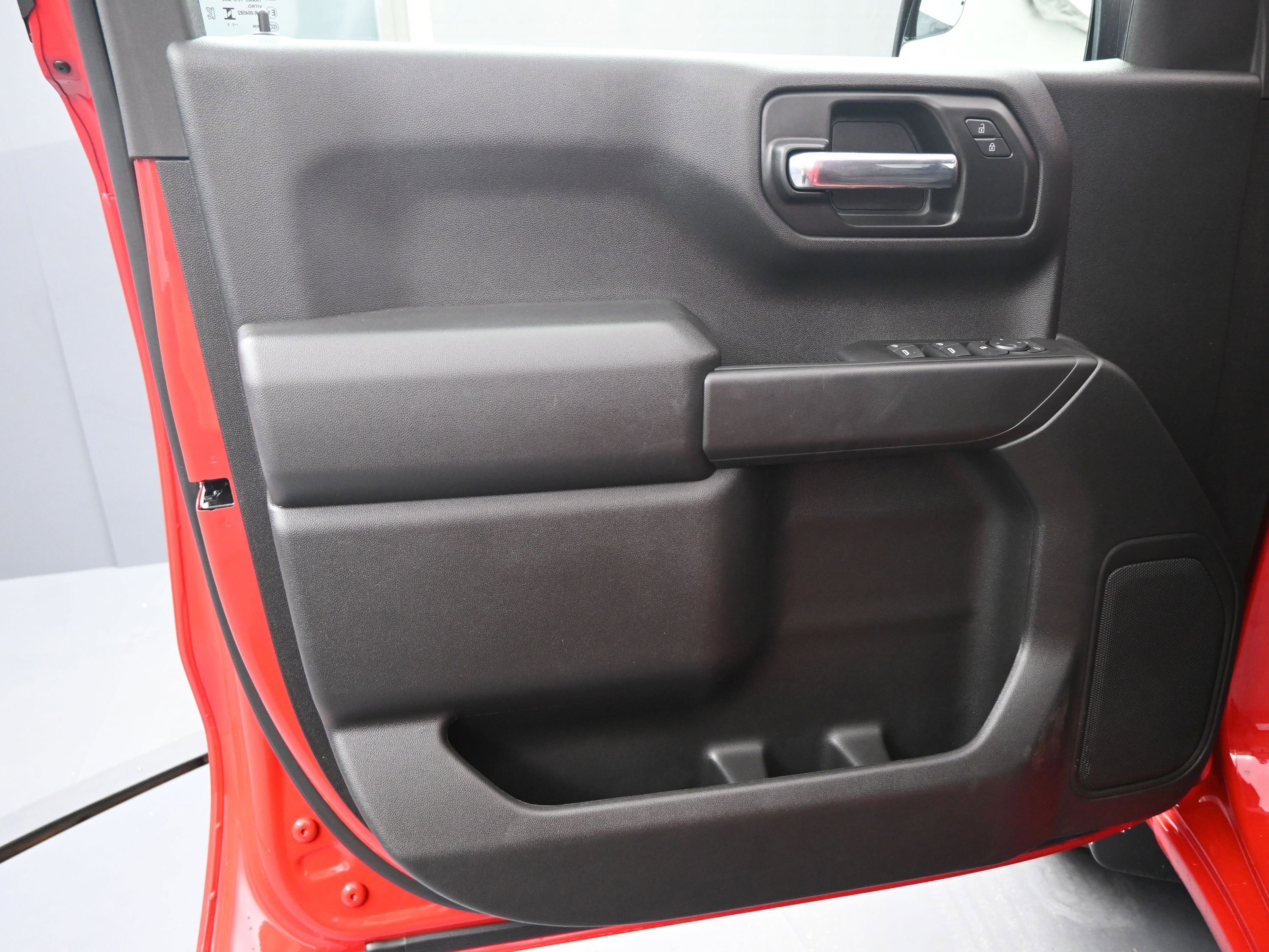 Used 2025 Chevrolet Silverado 1500 Custom image 15