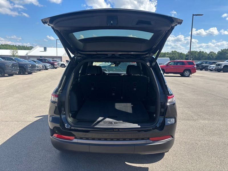 Used 2026 Jeep Grand Cherokee Altitude AWD/4WD image 9