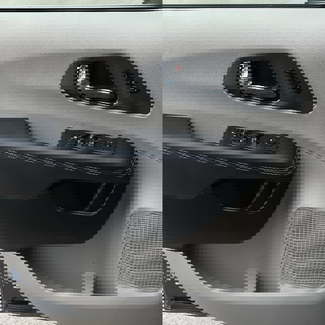 Used 2023 Chrysler Pacifica Touring-L image 20