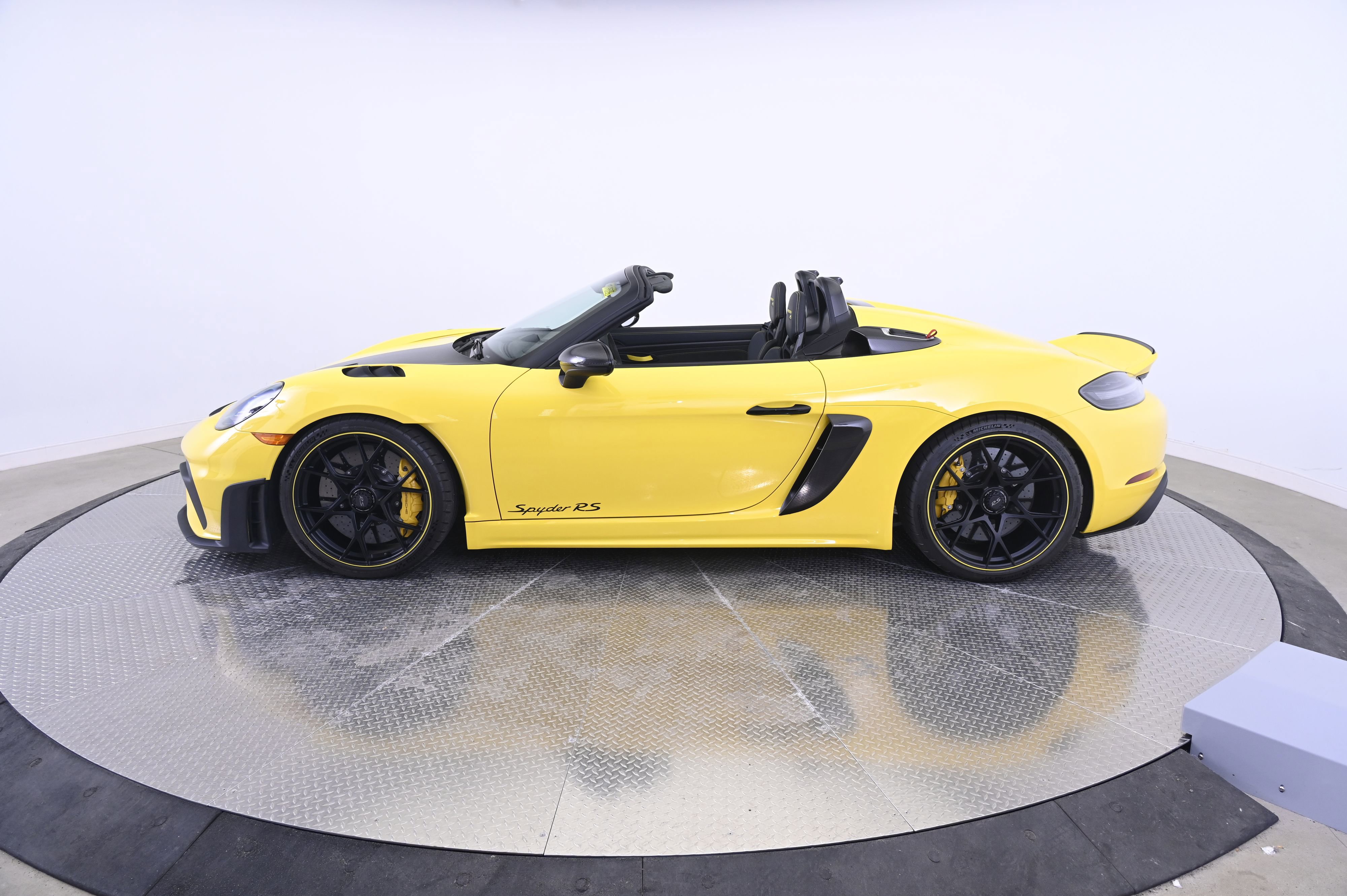 Certified 2025 Porsche 718 Boxster Spyder RS RWD image 2