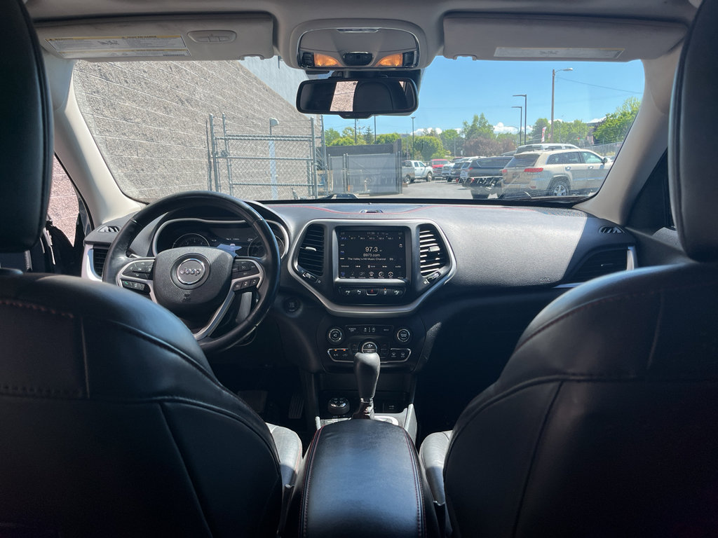 Used 2015 Jeep Cherokee Trailhawk w/ Comfort/Convenience Group AWD/4WD image 19