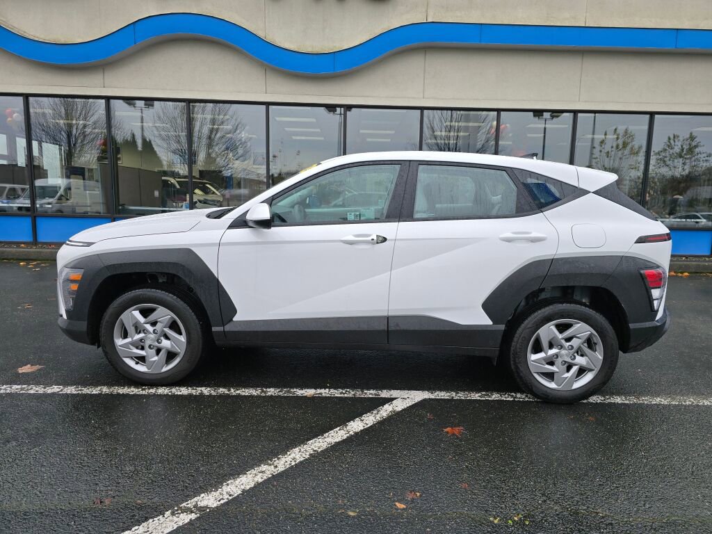 Used 2024 Hyundai Kona SE image 2