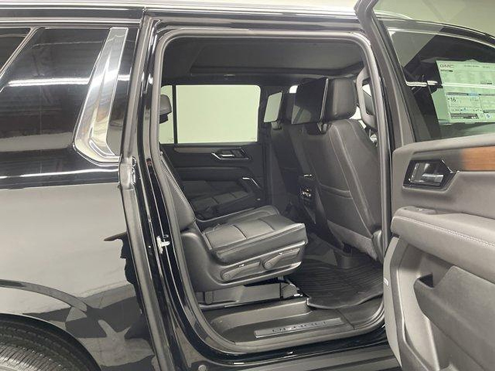 New 2026 GMC Yukon XL Denali w/ Denali Reserve Package AWD/4WD image 15
