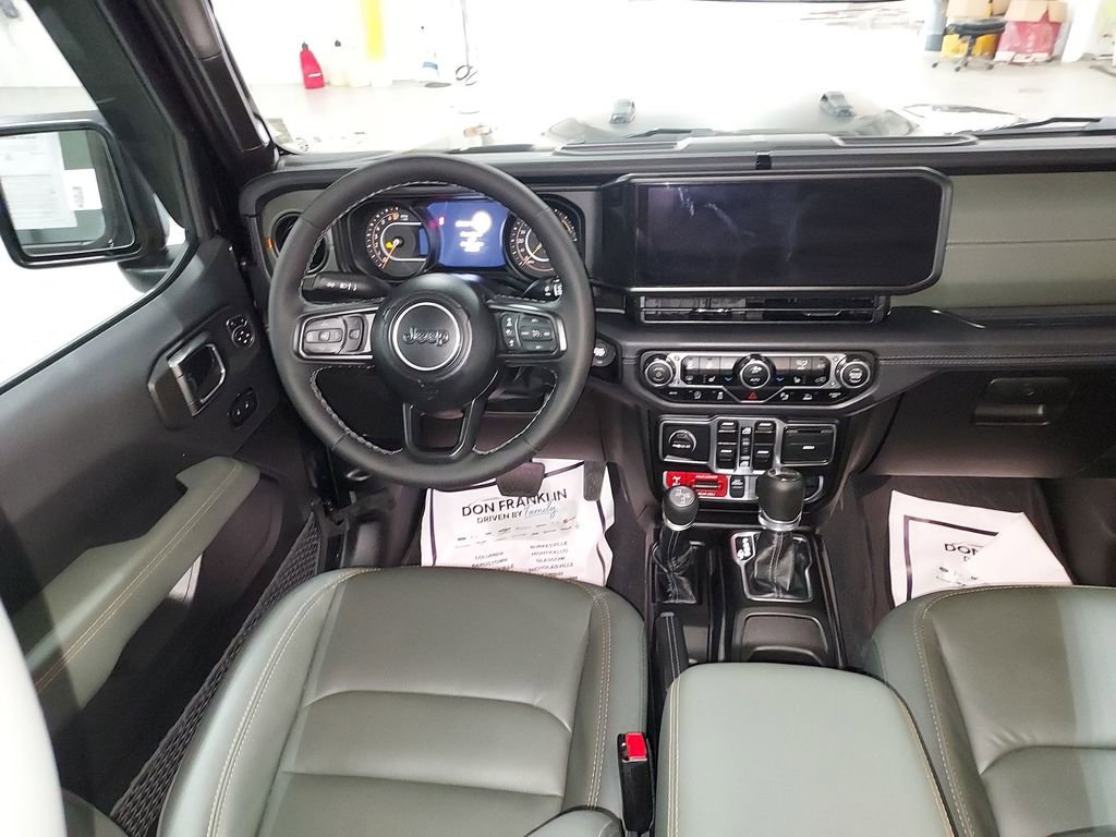 Used 2025 Jeep Gladiator Mojave image 15