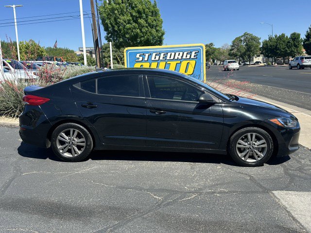 Used 2017 Hyundai Elantra SE FWD image 2