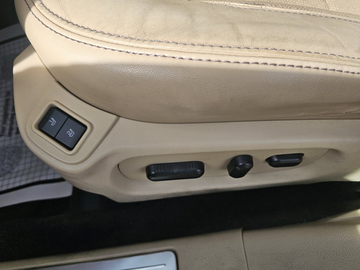 Used 2013 Ford Taurus Limited FWD image 13