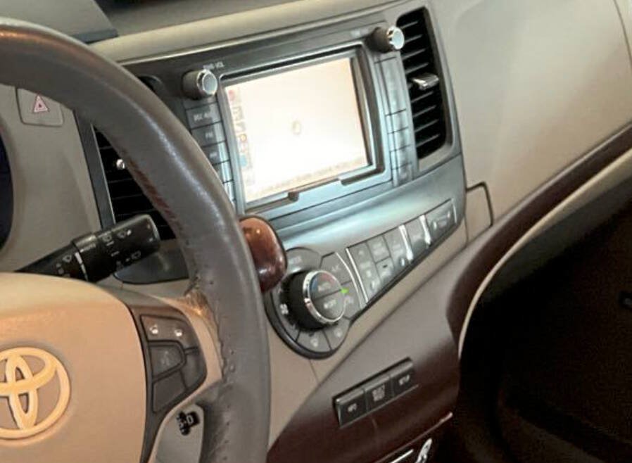 Used 2011 Toyota Sienna Limited w/ Premium Pkg AWD/4WD image 1