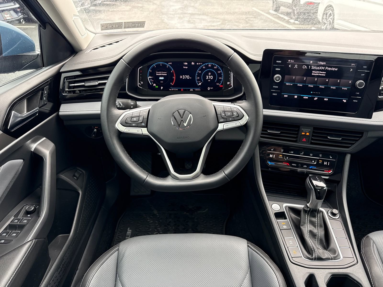 Certified 2025 Volkswagen Jetta SEL image 18