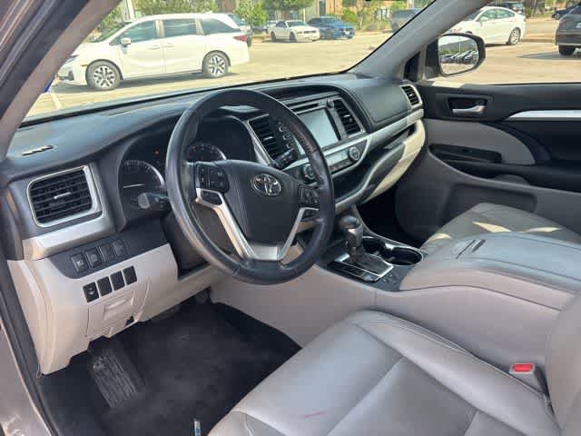 Used 2017 Toyota Highlander XLE FWD image 9