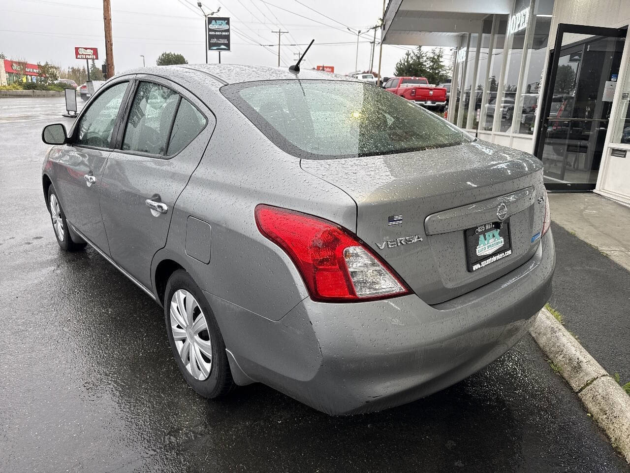 Used 2012 Nissan Versa SV image 4