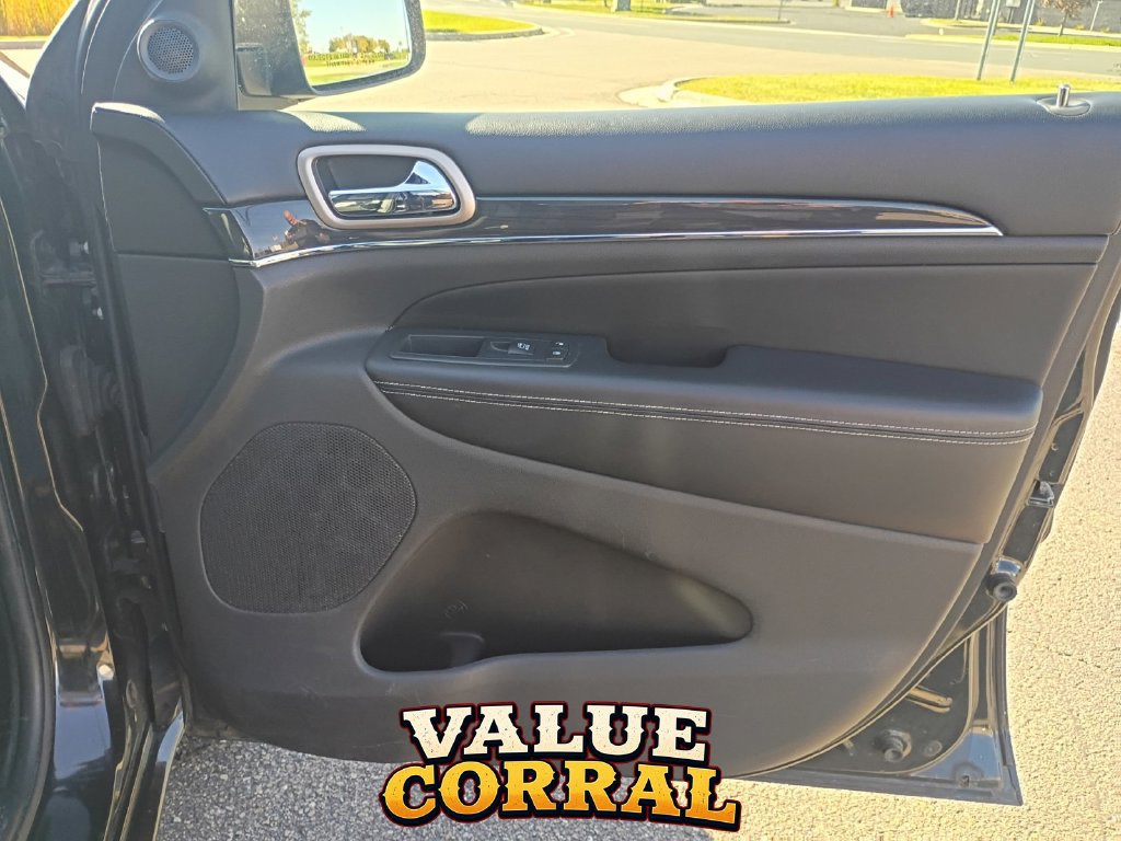 Used 2016 Jeep Grand Cherokee Overland w/ Advanced Technology Group AWD/4WD image 16