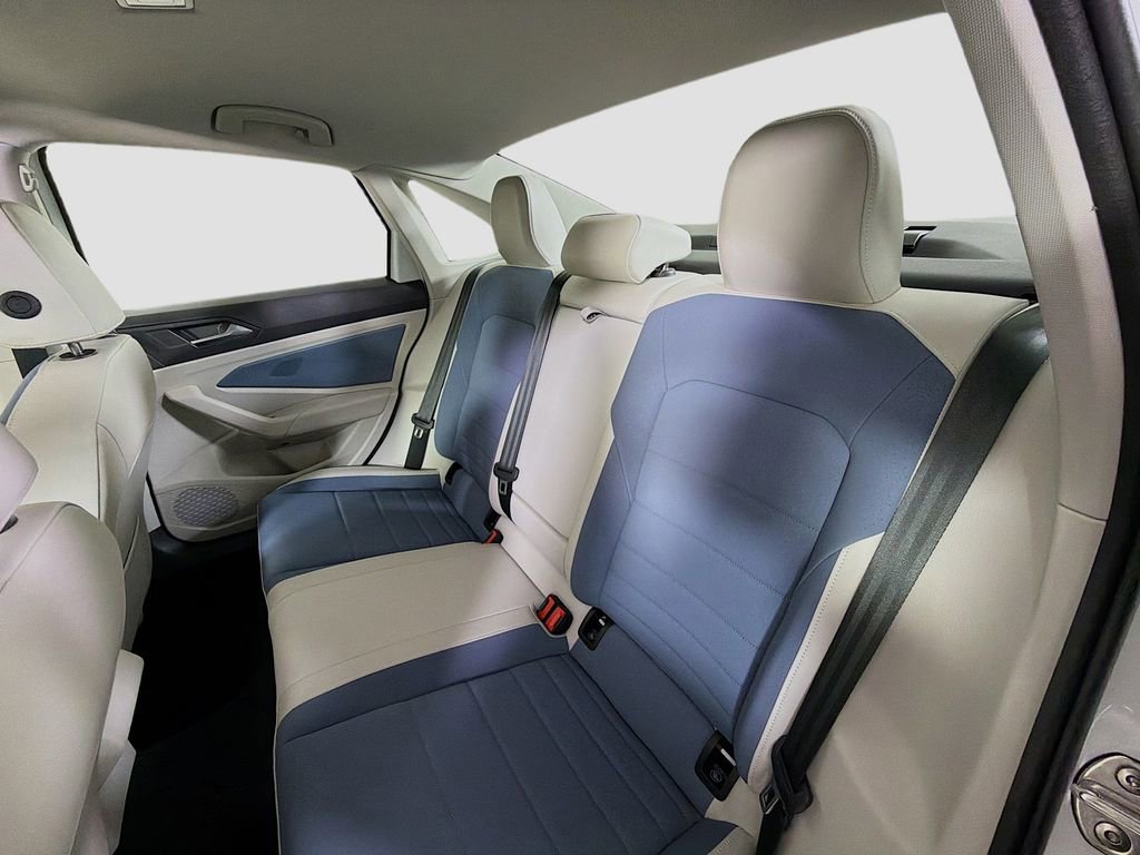Used 2025 Volkswagen Jetta SE image 22